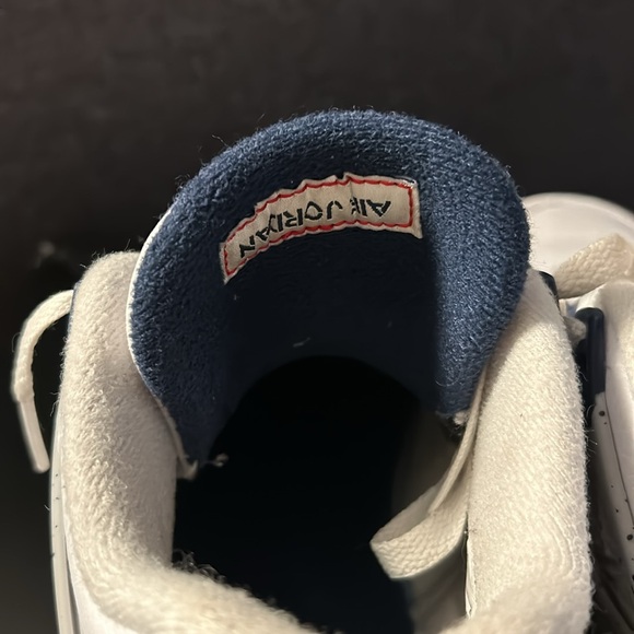 Jordan 4 Retro Midnight Blue. Size 7. Limited supply, high demand. - Picture 6 of 7